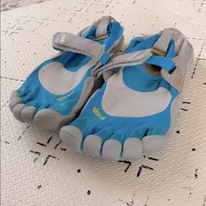 Size 7 Vibram Five Fingers